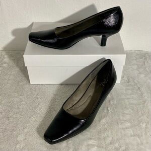 A2 by Aerosoles Dimperial Black Faux Leather Kitten Heels Women’s Size 7 Vegan